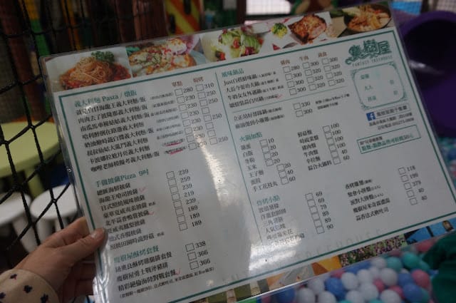 ［美食］嘉義親子遊戲室體驗~魔樹屋親子餐廳
