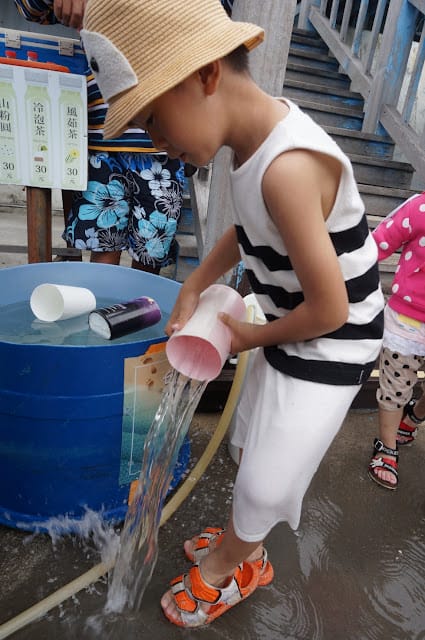 小琉球民宿番仔厝套裝行程~小琉球親子就醬玩全攻略~跟著屎蛋乘風破浪去旅行!烏鬼洞、花瓶岩、潮間帶導覽 - 第28張圖 小琉球民宿番仔厝套裝行程~小琉球親子就醬玩全攻略~跟著屎蛋乘風破浪去旅行!烏鬼洞、花瓶岩、潮間帶導覽
