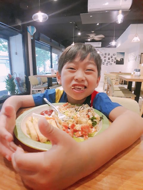 台北 Aries pasta中和環球店～寵物友善餐廳/親子友善餐廳~吃兒童餐送玩具，樂翻屎蛋！