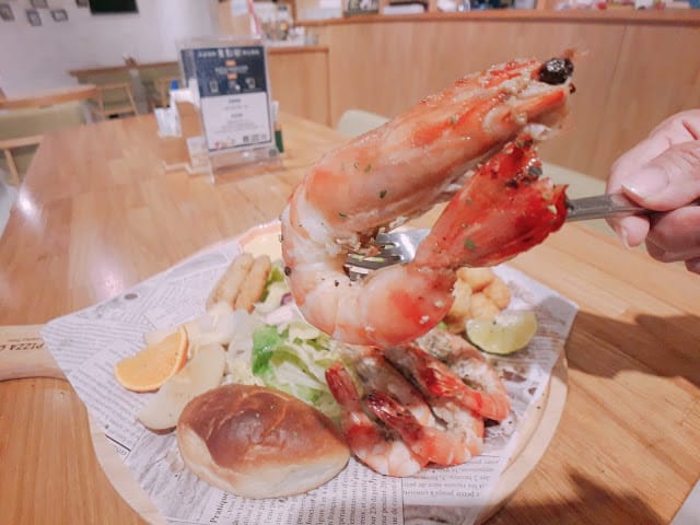 台北 Aries pasta中和環球店～寵物友善餐廳/親子友善餐廳~吃兒童餐送玩具，樂翻屎蛋！