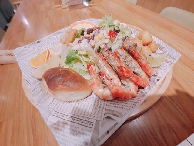 台北 Aries pasta中和環球店～寵物友善餐廳/親子友善餐廳~吃兒童餐送玩具，樂翻屎蛋！