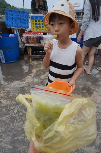 小琉球民宿番仔厝套裝行程~小琉球親子就醬玩全攻略~跟著屎蛋乘風破浪去旅行!烏鬼洞、花瓶岩、潮間帶導覽 - 第29張圖 小琉球民宿番仔厝套裝行程~小琉球親子就醬玩全攻略~跟著屎蛋乘風破浪去旅行!烏鬼洞、花瓶岩、潮間帶導覽