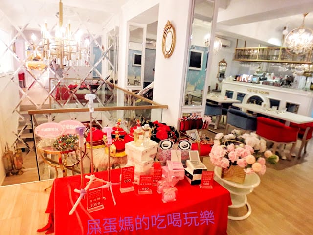 台北/大安區最美古裝大餐 VA VA VOOM時尚派對餐廳~吃飯v.s親子照,屎蛋也瘋狂! - 第9張圖 台北/大安區最美古裝大餐 VA VA VOOM時尚派對餐廳~吃飯v.s親子照,屎蛋也瘋狂!