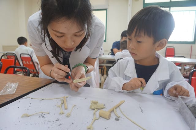 侏儸紀VR視界,我是小小考古學家~科學教練-組裝孩子的科學夢想 - 第12張圖 侏儸紀VR視界,我是小小考古學家~科學教練-組裝孩子的科學夢想