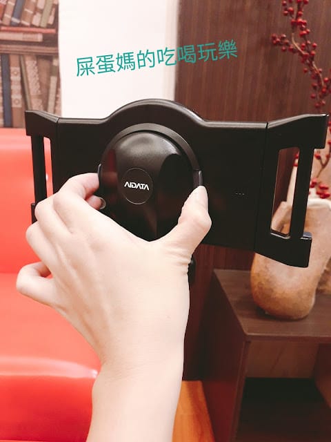 ［產品］AIDATA 萬用平板電腦落地三腳架座＆輕巧型筆電/平板架，追劇的好幫手！