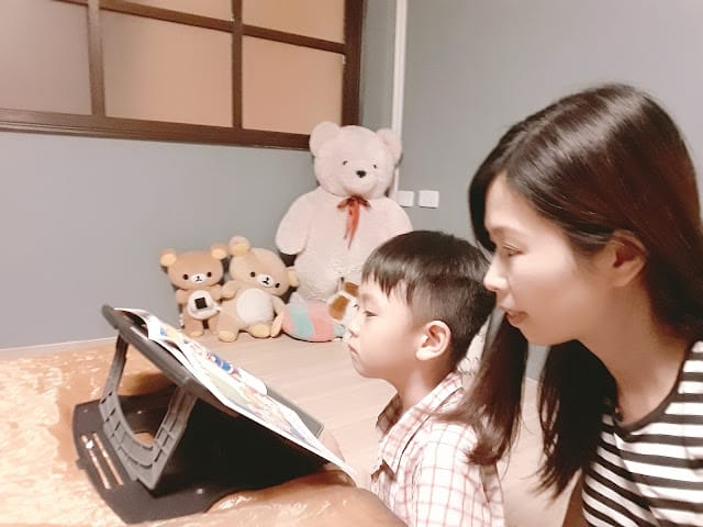 ［產品］AIDATA 萬用平板電腦落地三腳架座＆輕巧型筆電/平板架，追劇的好幫手！