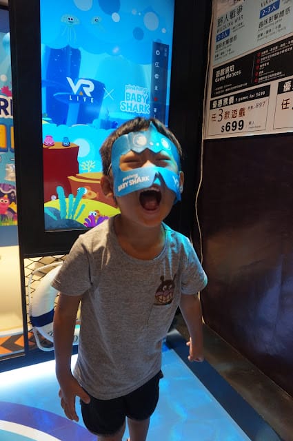 ［親子體驗］VAR LIVE鯊鯊海洋派對/Baby shark 搶救大作戰，親子也能一起玩VR ! 野人戰爭 / 瘋狂維京人（內有好禮大方送，還不趕快點擊！）