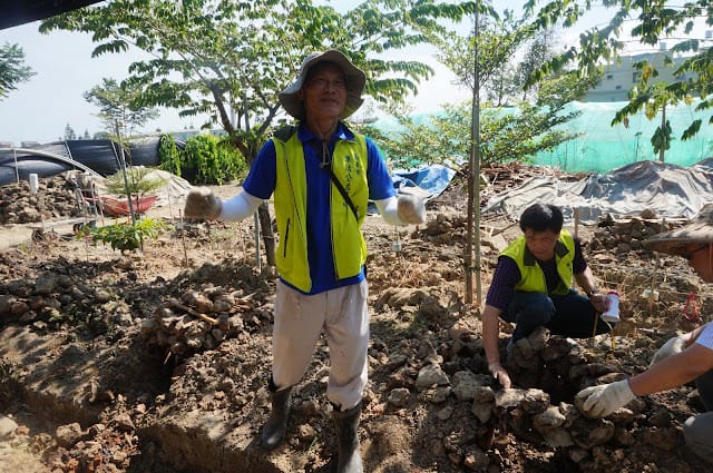 ［親子旅遊］嘉義市樂活農場－教你紮實土法控土窯、童趣田野捉泥鰍