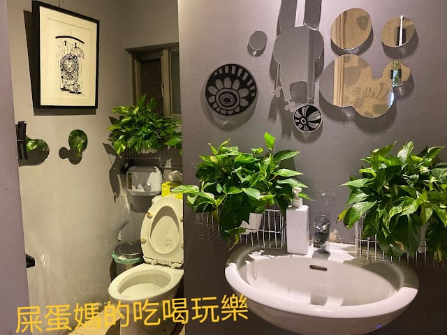 ［美食］台北/西門町 貳拾陸巷│Somebody Cafe 森林系咖啡滿足味蕾，激發你的文青風！