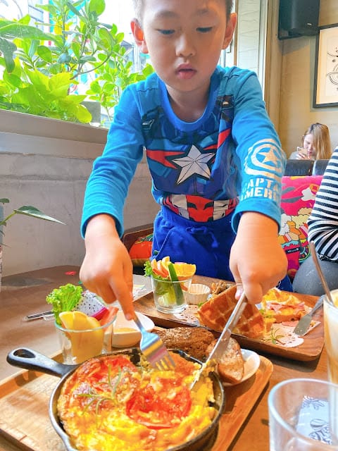 ［美食］台北/西門町 貳拾陸巷│Somebody Cafe 森林系咖啡滿足味蕾，激發你的文青風！