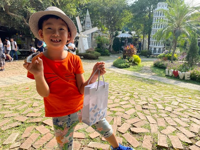 ［美食］青鳥旅行莓果RUBY巧克力蛋捲、榛果黑巧克力蛋捲，好吃掛保證的得獎美食！
