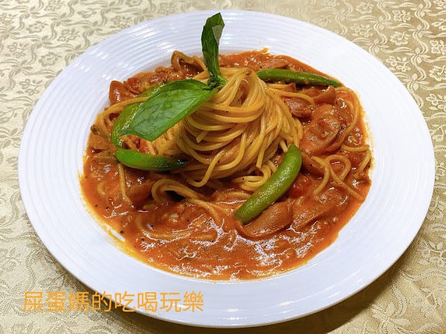 [美食]林口S.T. 銀河系水族/寵物/餐廳,全台唯一摸鯊魚體驗!讓魚兒陪伴你用餐吧!