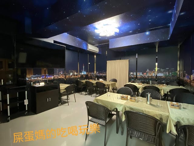 [美食]林口S.T. 銀河系水族/寵物/餐廳,全台唯一摸鯊魚體驗!讓魚兒陪伴你用餐吧!