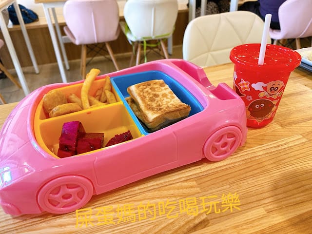 [親子餐廳]eyeslee艾斯里親子SPA響食空間(南投館)坐擁整棟遊戲空間,讓孩子也瘋狂!順遊蘿西家族南投稅務出張所!