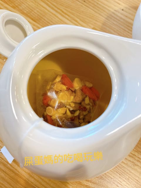 [親子餐廳]eyeslee艾斯里親子SPA響食空間(南投館)坐擁整棟遊戲空間,讓孩子也瘋狂!順遊蘿西家族南投稅務出張所!