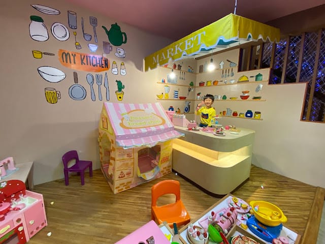 [親子餐廳]eyeslee艾斯里親子SPA響食空間(南投館)坐擁整棟遊戲空間,讓孩子也瘋狂!順遊蘿西家族南投稅務出張所!