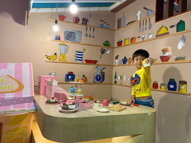 [親子餐廳]eyeslee艾斯里親子SPA響食空間(南投館)坐擁整棟遊戲空間,讓孩子也瘋狂!順遊蘿西家族南投稅務出張所!
