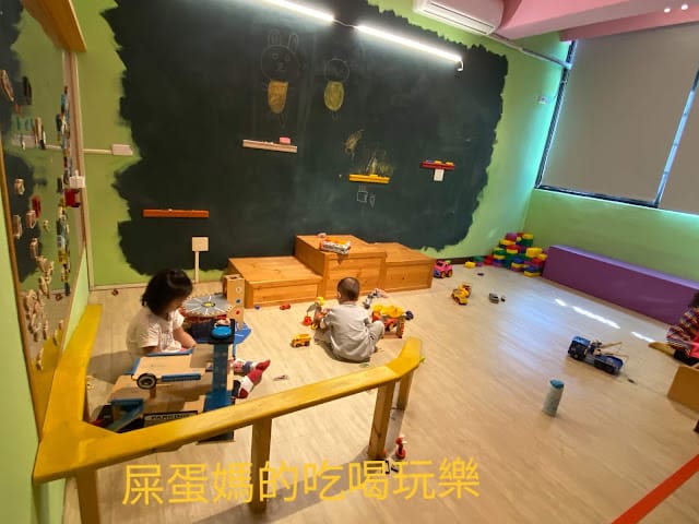 [親子餐廳]eyeslee艾斯里親子SPA響食空間(南投館)坐擁整棟遊戲空間,讓孩子也瘋狂!順遊蘿西家族南投稅務出張所!