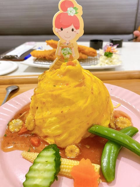 [親子餐廳]台中/高雄 苿莉公主蛋包飯,夢幻12色公主裙襬!一起來當公主吧!https://lihi1.com/jBIav 享九折