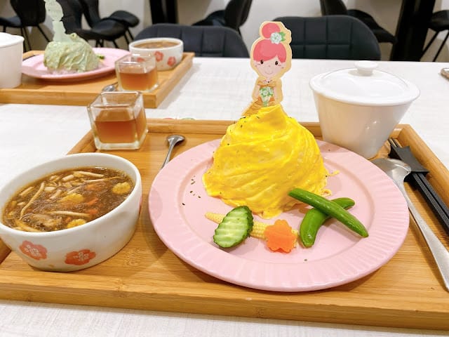 [親子餐廳]台中/高雄 苿莉公主蛋包飯,夢幻12色公主裙襬!一起來當公主吧!https://lihi1.com/jBIav 享九折
