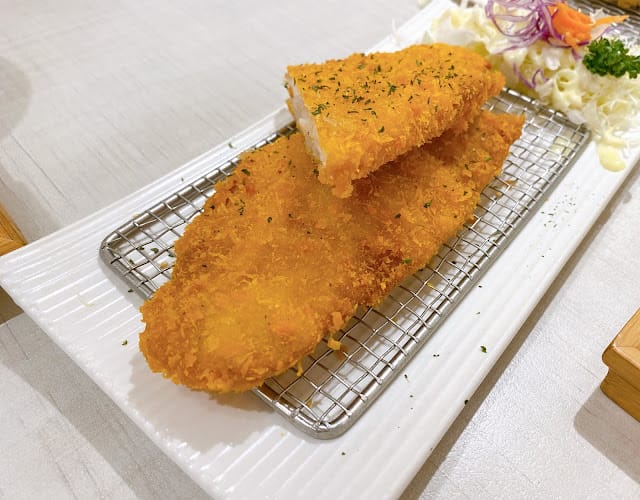 [親子餐廳]台中/高雄 苿莉公主蛋包飯,夢幻12色公主裙襬!一起來當公主吧!https://lihi1.com/jBIav 享九折