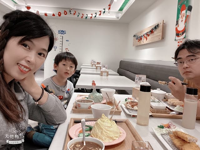 [親子餐廳]台中/高雄 苿莉公主蛋包飯,夢幻12色公主裙襬!一起來當公主吧!https://lihi1.com/jBIav 享九折