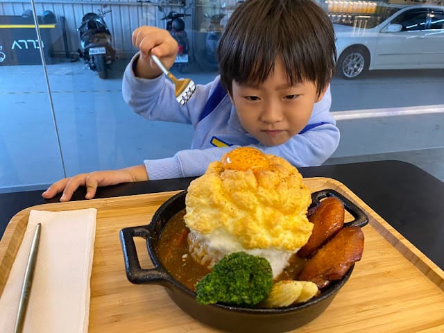 [美食]日拓商行複合型貨櫃商店概念 咖啡門市X汽美中心,潮翻你的胃!