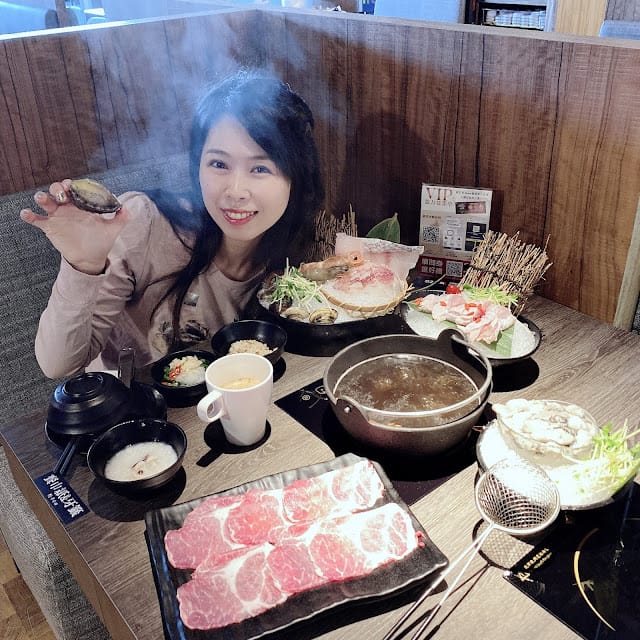 千荷田蔬食百匯涮涮鍋-高雄統一時代店,健康蔬食吃到飽! - 第1張圖 千荷田蔬食百匯涮涮鍋-高雄統一時代店,健康蔬食吃到飽!