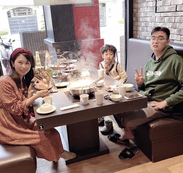 高雄火鍋/瑞豐夜市/舞古賀鍋物/個人海陸鍋 舞古賀鍋物專門店超值個人鍋,豪華平價鍋物的好選擇!