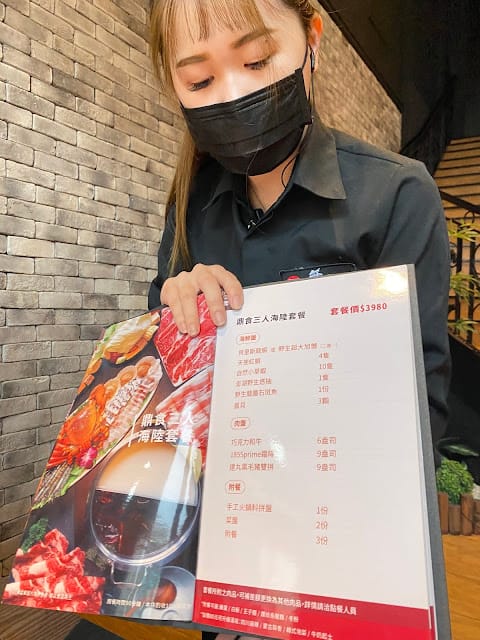 高雄火鍋/瑞豐夜市/舞古賀鍋物/個人海陸鍋 舞古賀鍋物專門店超值個人鍋,豪華平價鍋物的好選擇!