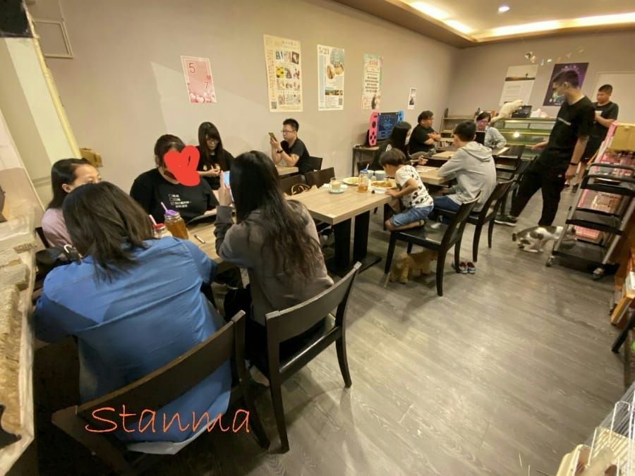 魔法咪嚕寵物主題餐廳,跟可愛毛小孩一起用餐吧!