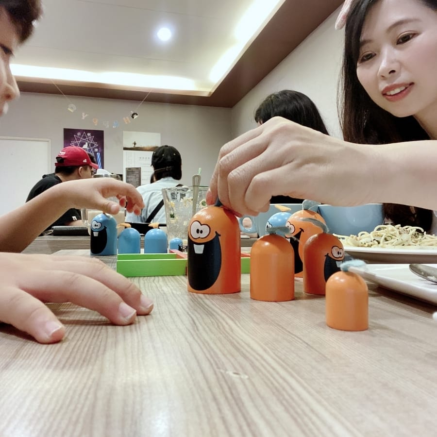 魔法咪嚕寵物主題餐廳,跟可愛毛小孩一起用餐吧!