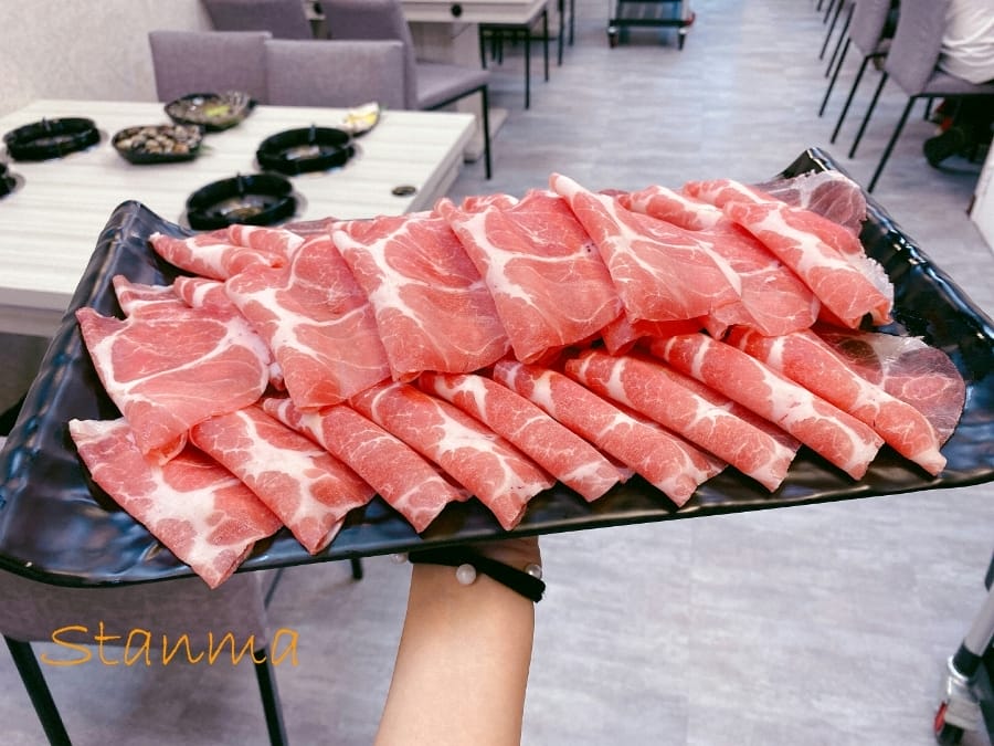 台南平價花見川火鍋,15oz肉盤免費大升級!天天來天天享優惠!