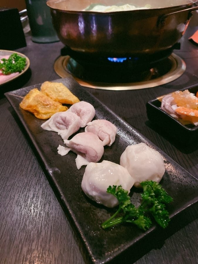 高雄銅花精緻涮涮鍋,龍蝦套餐 v.s 黃金稀飯奢華獨享完美用餐時光!