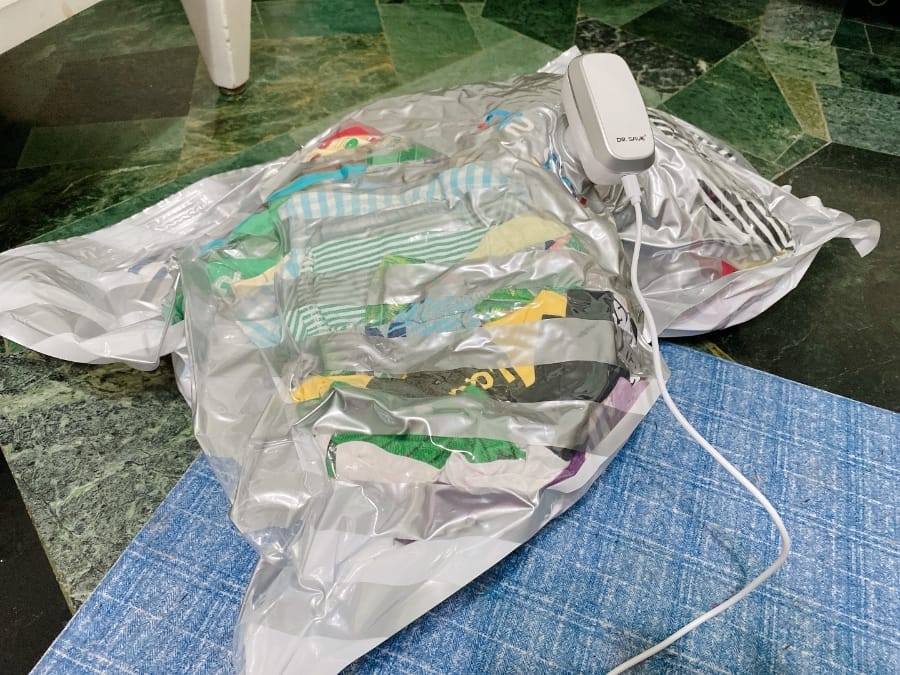真空收納/可行李託運 摩肯Dr.Save迷你充抽氣機,換季收納的好幫手!