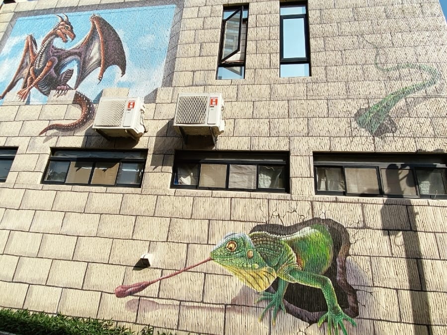 台南最新景點~桑原商店/戎館/魔荳幼兒園彩繪牆 新春踩街台南這樣玩就對啦!