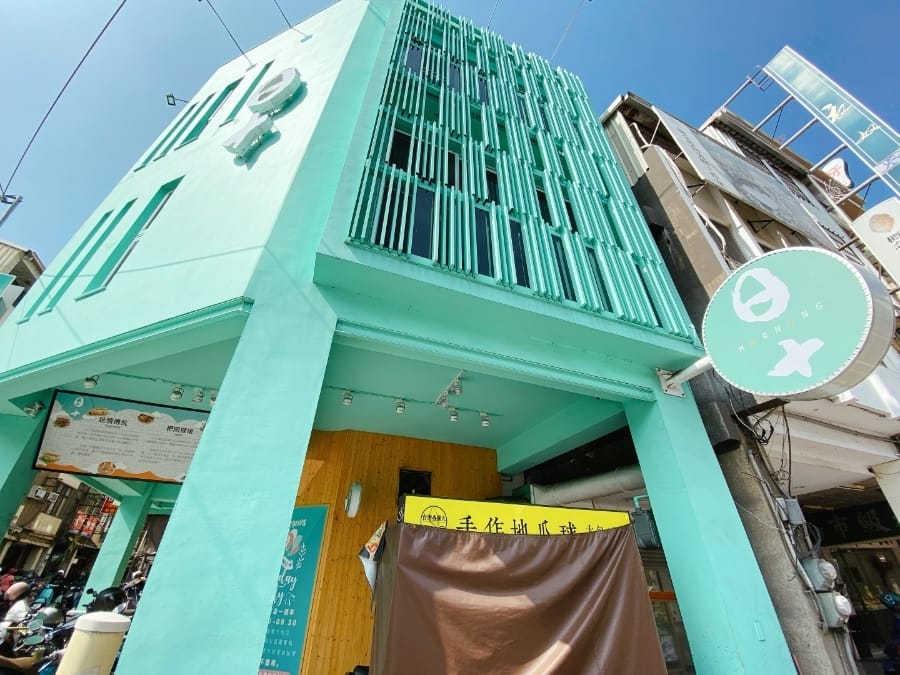 帶著寶貝早餐哪裡吃?台南親子早餐店, Komeda’s Coffee 客美多遊戲室 v.s 日十盪鞦韆早餐店 ,早餐也能優閒吃!