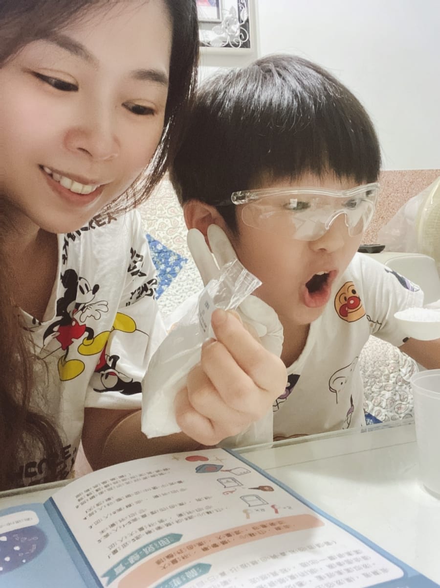 防疫在家好無聊,在家玩科學實驗包🧪企鵝博士的實驗室:機器熊的惡作劇 寓教於樂好玩又有趣!