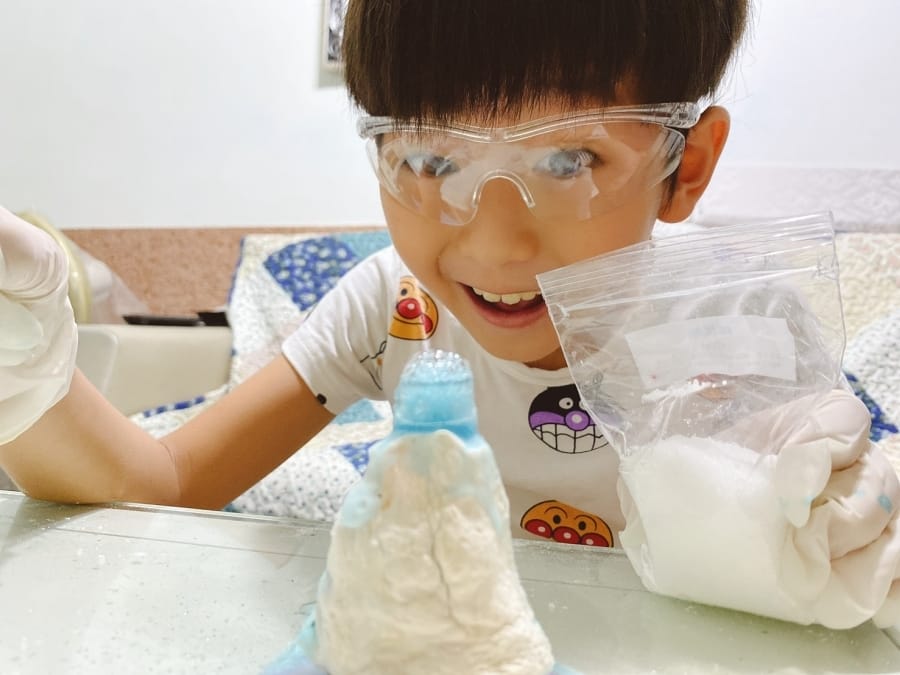 防疫在家好無聊,在家玩科學實驗包🧪企鵝博士的實驗室:機器熊的惡作劇 寓教於樂好玩又有趣!