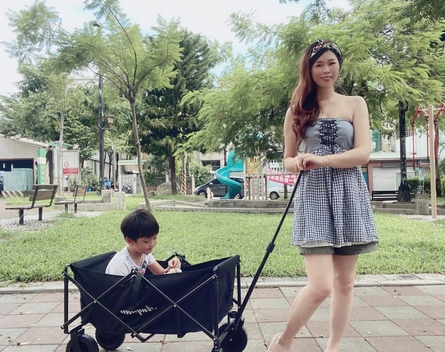 安晴 Anqueen可摺疊大推車~讓你當個大方又優雅的媽媽吧!