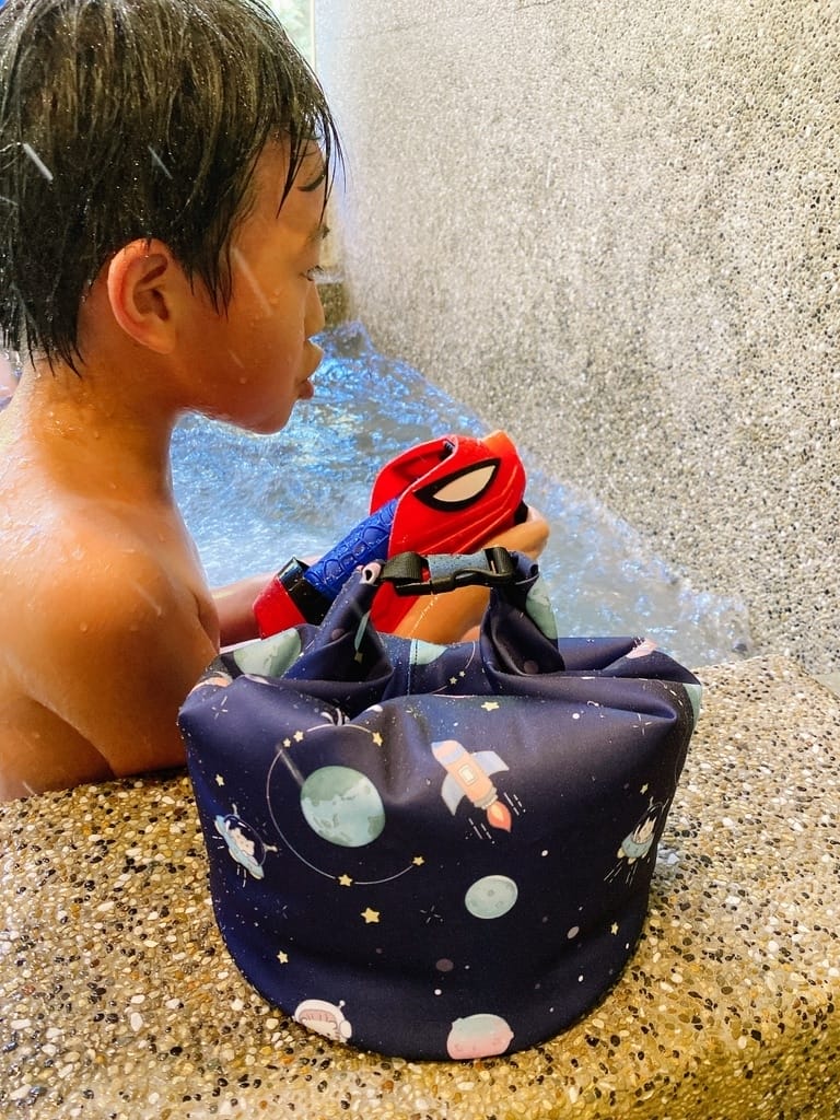 輕 Oui 空氣防水袋,媽媽出門必備好幫手
