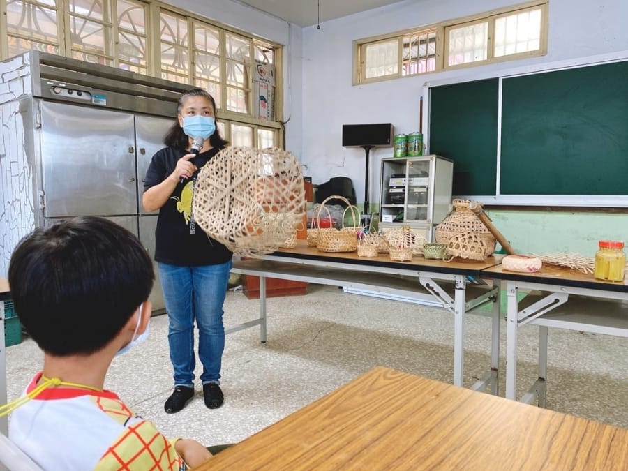 高雄田寮DIY~漫步月世界/月球土雞園/內門鐵馬驛站木瓜酵素DIY/田寮古亭社區竹編DIY/燕巢金山社區紅龜粿DIY,親子一起動手DIY,開心農遊去!