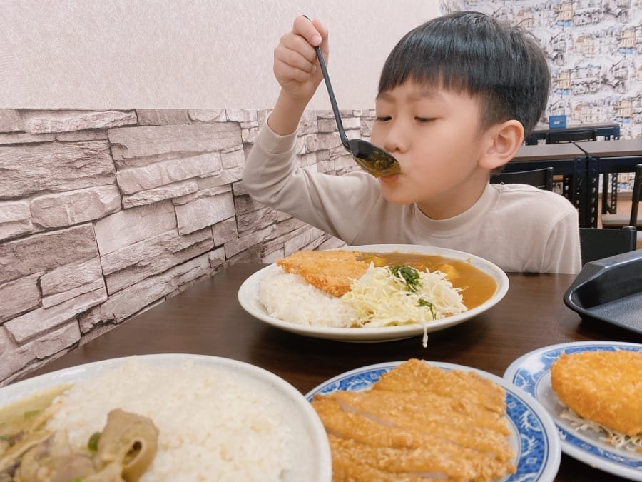 雲林斗六 厚咖哩,只要銅板價就能品嚐到世界各國的風味咖哩~