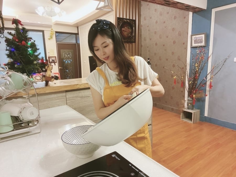 REÜN瑞恩廚具螺旋炒鍋,料理界的優雅推手!