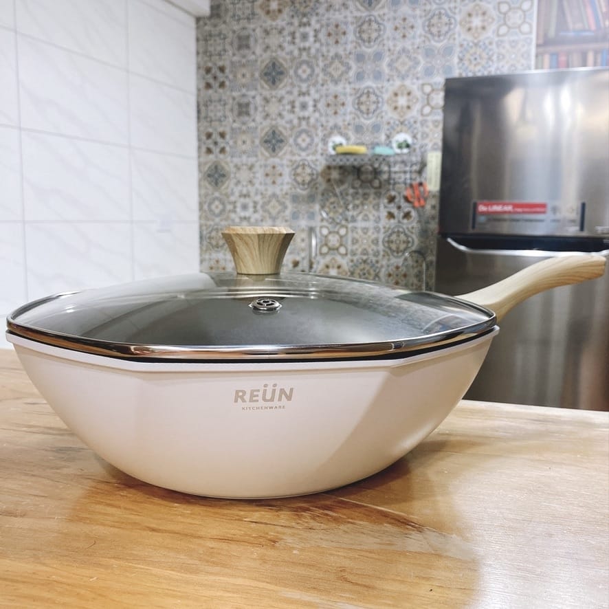 REÜN瑞恩廚具螺旋炒鍋,料理界的優雅推手!