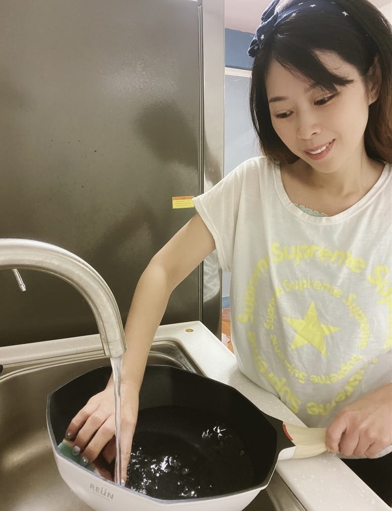 REÜN瑞恩廚具螺旋炒鍋,料理界的優雅推手!
