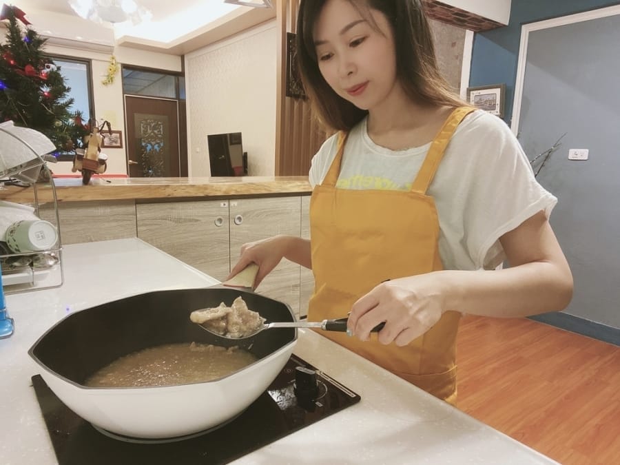 REÜN瑞恩廚具螺旋炒鍋,料理界的優雅推手!