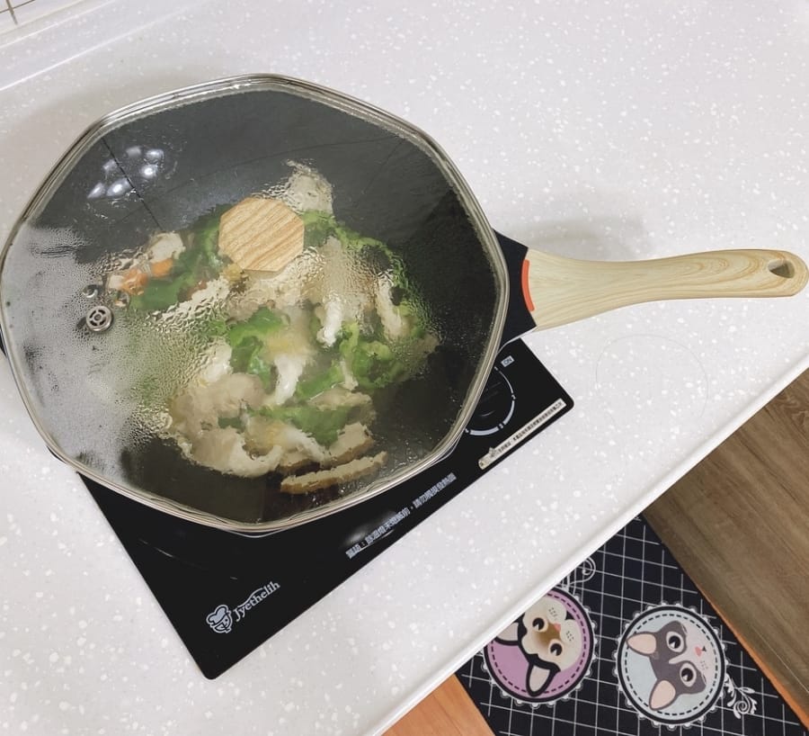 REÜN瑞恩廚具螺旋炒鍋,料理界的優雅推手!