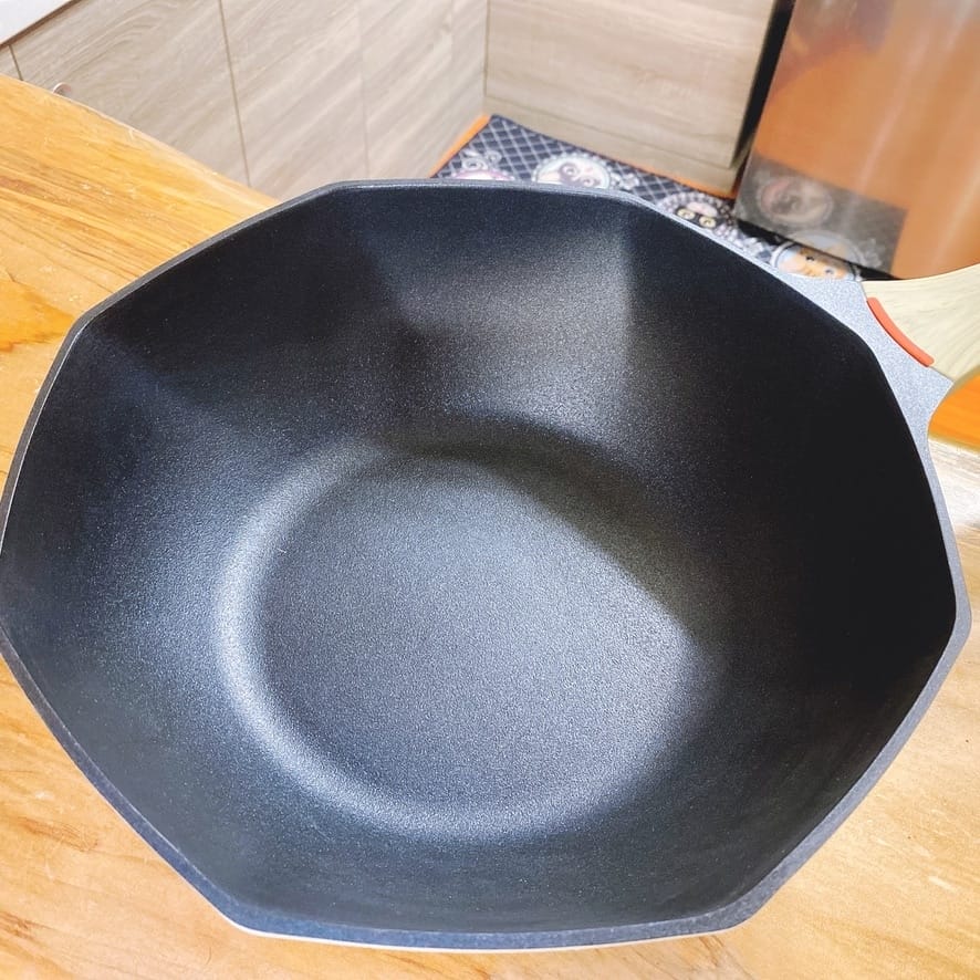 REÜN瑞恩廚具螺旋炒鍋,料理界的優雅推手!