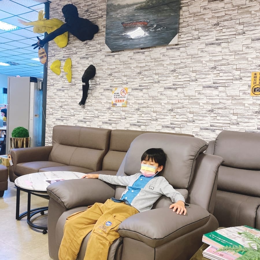 台中家具推薦~中友家具3000坪家具發貨中心,滿足每個人對家的感覺!